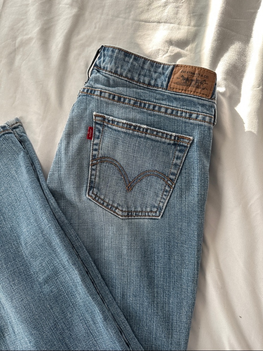 2007 Levi's Medium Blue Low Boot Cut Jeans - Picture 3 of 11